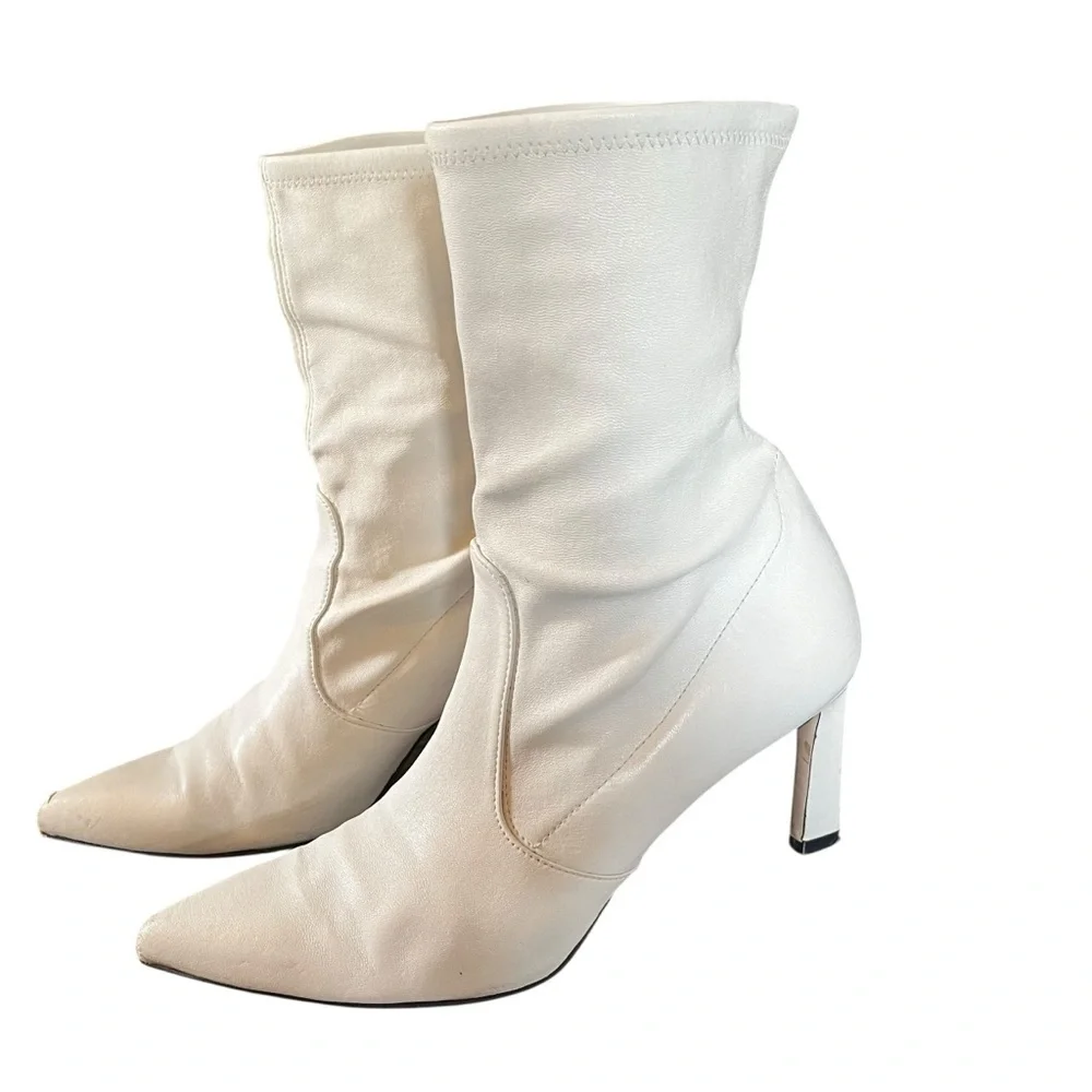 Stuart Weitzman cream leather boots! Size 7.5